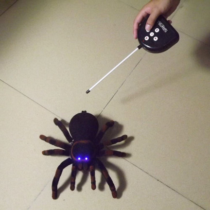 TG64210 PAJĄK GIGANT ZDALNIE STEROWANY TARANTULA Z PILOTEM SPIDER STRASZNY WŁOCHATY