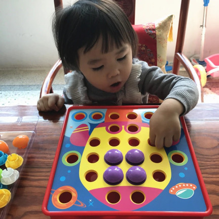 TG67283 UKŁADANKA GUZIKOWA MOZAIKA EDUKACYJNA GRZYBKI PUZZLE PINEZKI GRA MONTESSORI