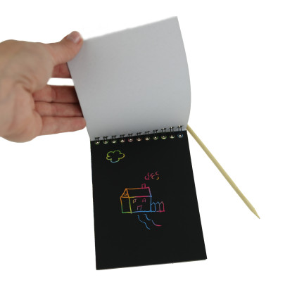 TG67341 WYDRAPYWANKA A6 TĘCZOWA KOLOROWANKA ZDRAPYWANKA RYSIK ZESZYT CZARNY NOTES